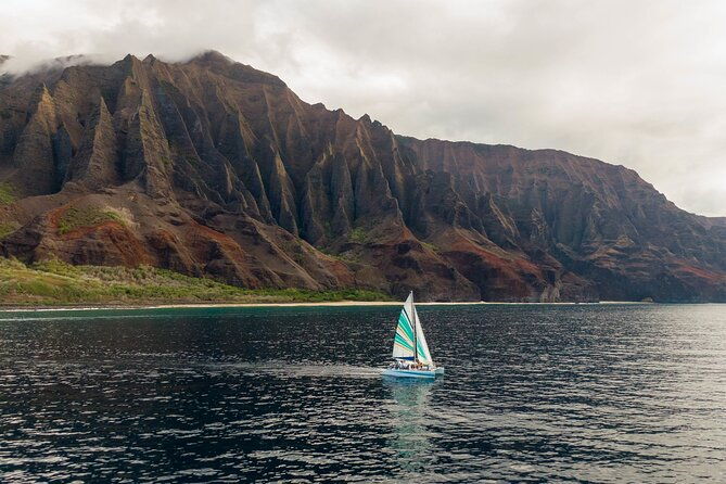 leila-na-pali-sunset-dinner-sail