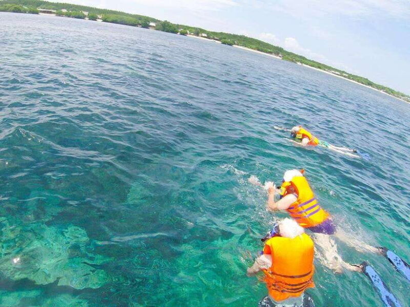 lembongan-island-enjoy-snorkeling-see-a-manta-ray-day-trip