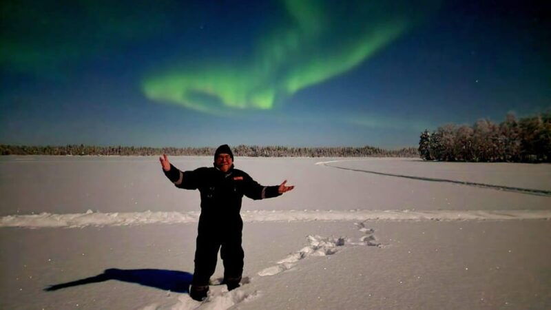 levi-aurora-borealis-bus-snowshoe-tour-with-hot-drink