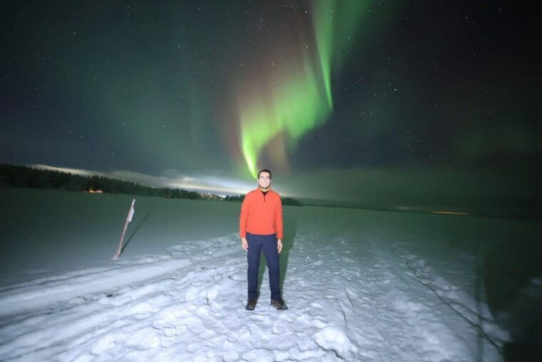 levi-aurora-borealis-bus-snowshoe-tour-with-hot-drink