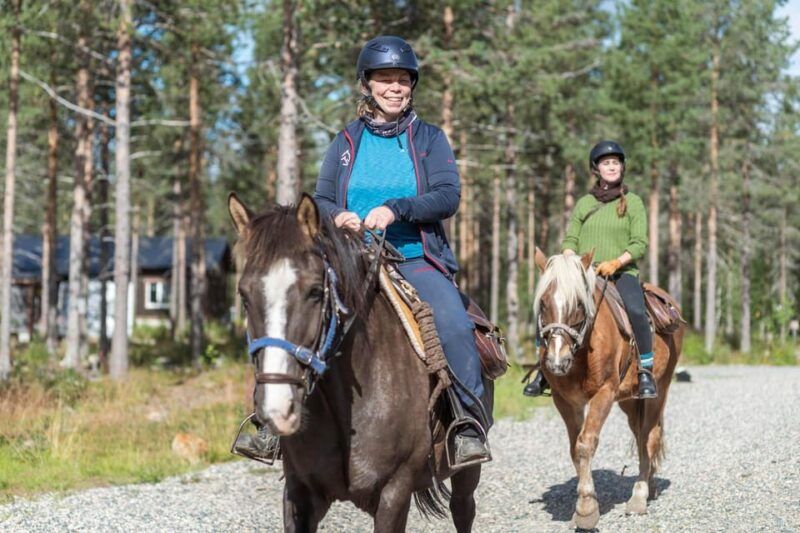 levi-evening-horseback-ride-with-northern-lights