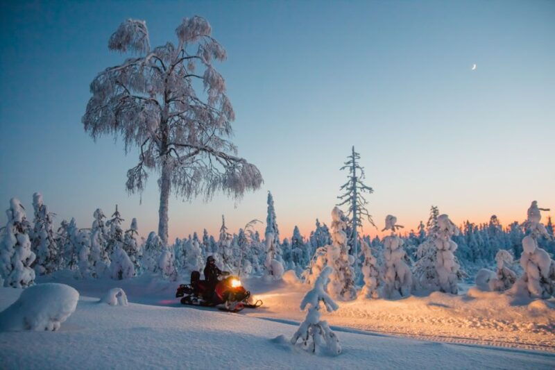 levi-evening-snowmobile-safari