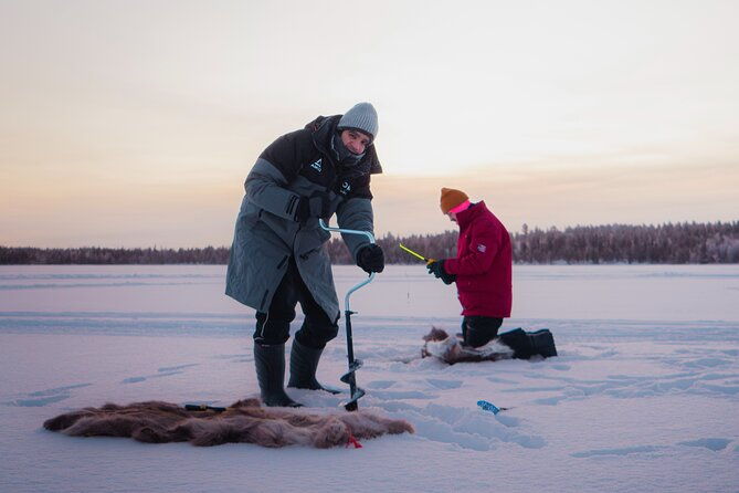 levi-ice-fishing-experience-in-the-wild-with-campfire-treats