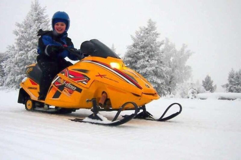 levi-lapland-family-snowmobile-safari