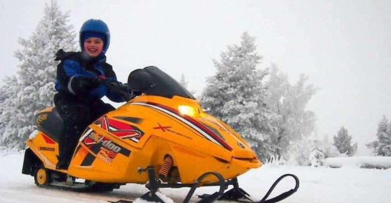 levi-lapland-family-snowmobile-safari