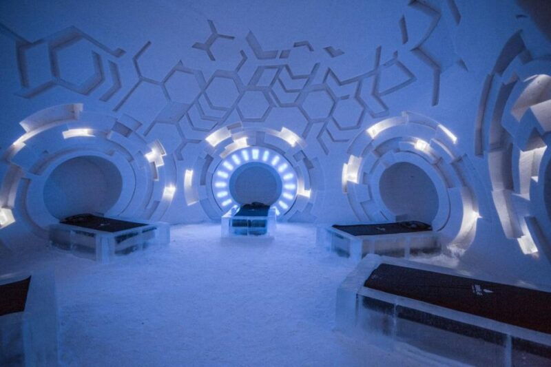 levi-snowmobile-tour-to-snow-village
