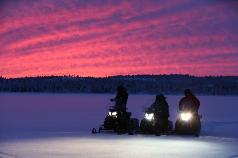 levi-snowmobile-tour-to-snow-village