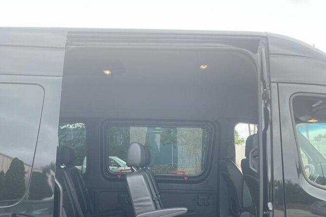 lga-manhattan-airport-transfer-in-luxury-van-one-way-transfer