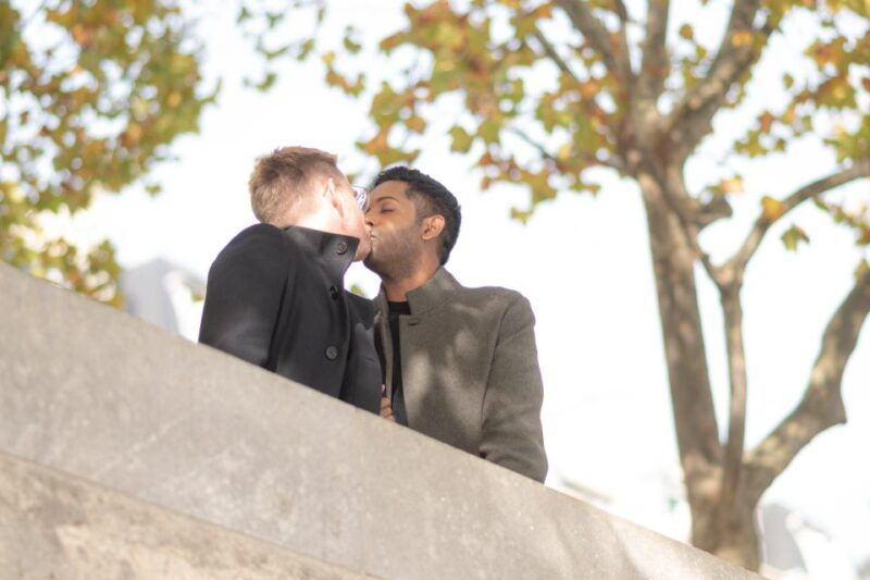 lgbtqia-proposal-french-vintage-car-tour-photographer-1h