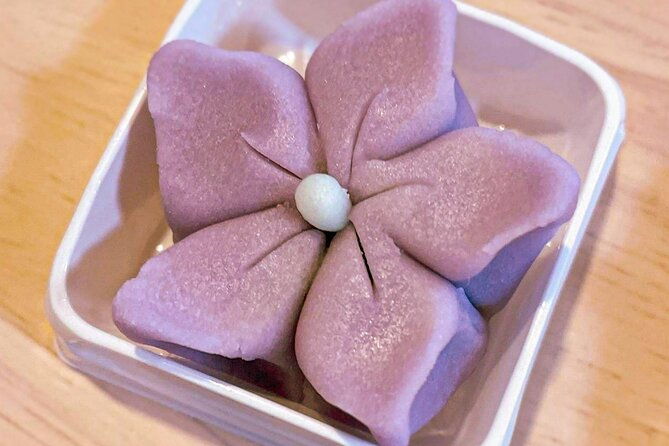 licensed-guide-wagashi-japanese-sweets-experience-tour-tokyo