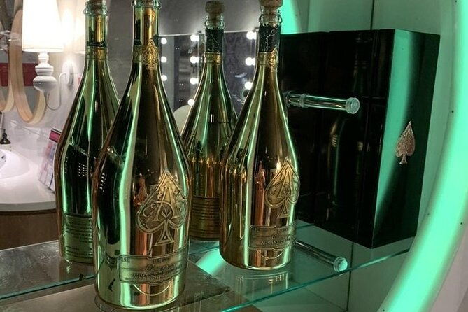 licensed-guide-walking-tour-featuring-club-warp-shinjuku-tokyo-japan