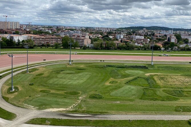 life-size-9-hole-mini-golf-in-toulouse