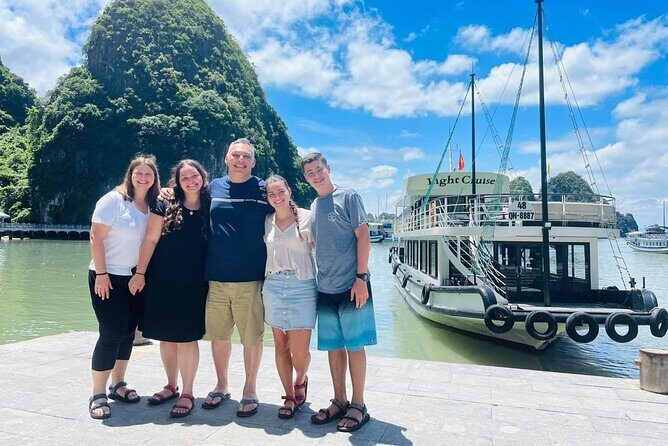 LIGHT CRUISE - Halong Luxury Day Cruise - SMALL GROUP - BEST CARE - Key Points