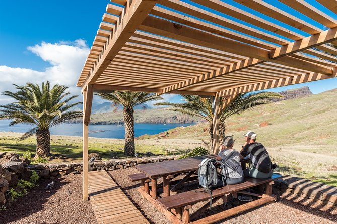 lighthouse-view-3-cais-do-sardinha-lighthouse-and-return-to-cais-do-sardinha-2