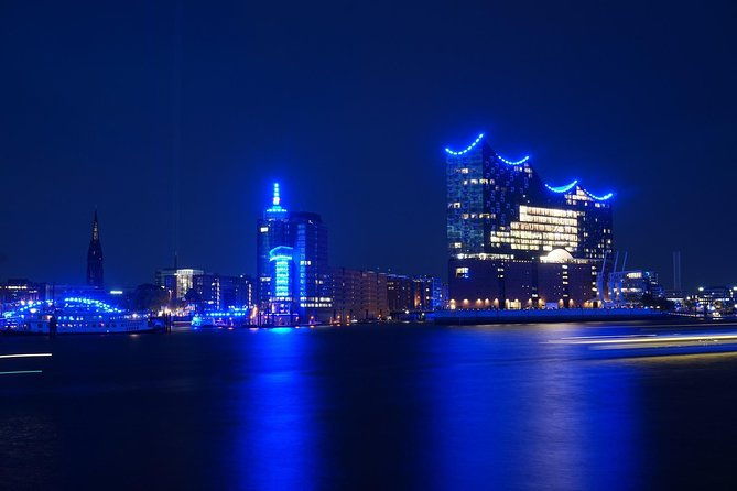 lights-tour-through-the-port-of-hamburg-and-to-the-historic-warehouse-district
