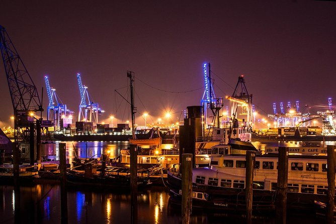 lights-tour-through-the-port-of-hamburg-and-to-the-historic-warehouse-district