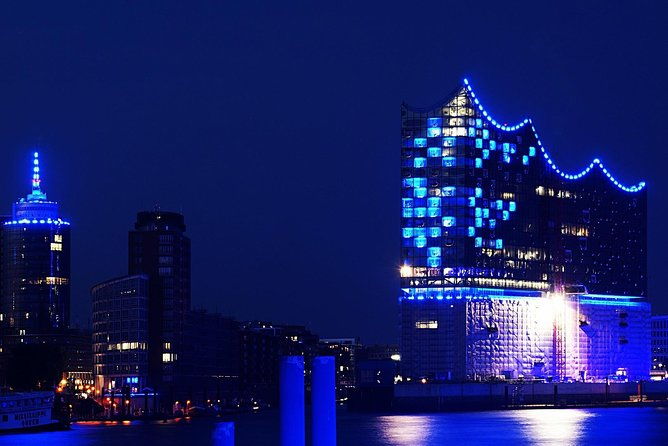 lights-tour-through-the-port-of-hamburg-and-to-the-historic-warehouse-district