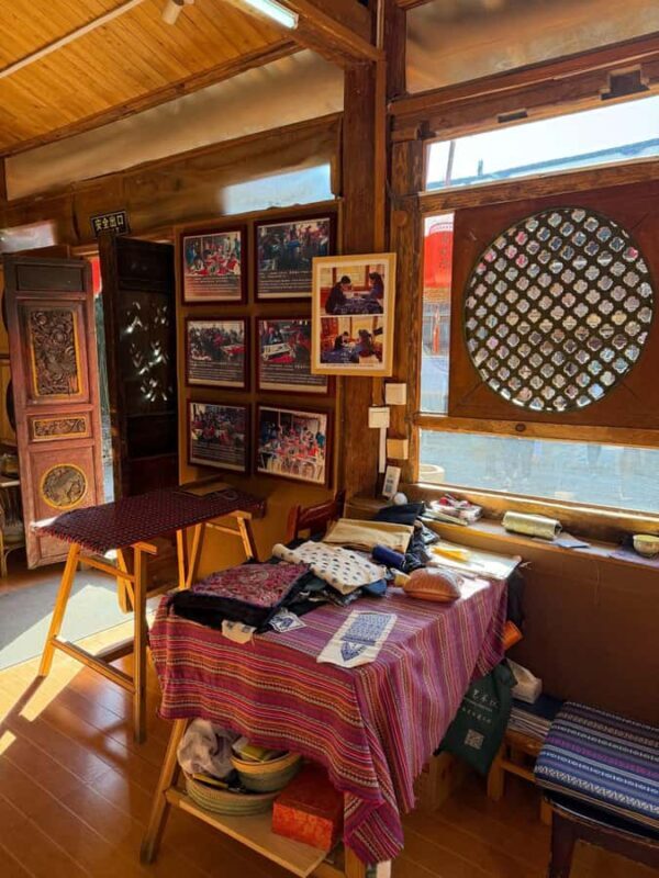 Lijiang: Traditional Craft Workshop With Paper, Tea & Art - Key Points