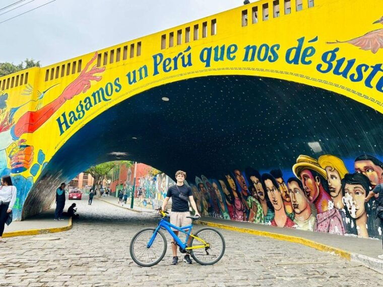 lima-bike-tour-in-miraflores-and-barranco-districts