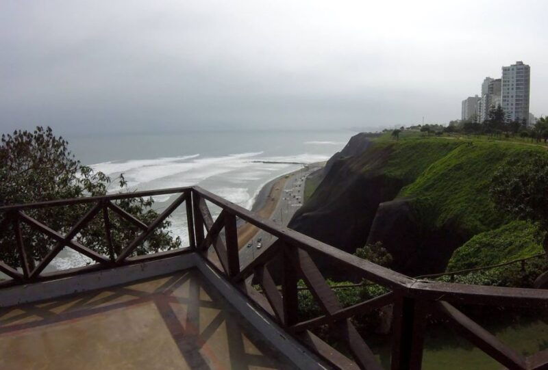 lima-bike-tour-of-miraflores-barranco-and-morro-solar