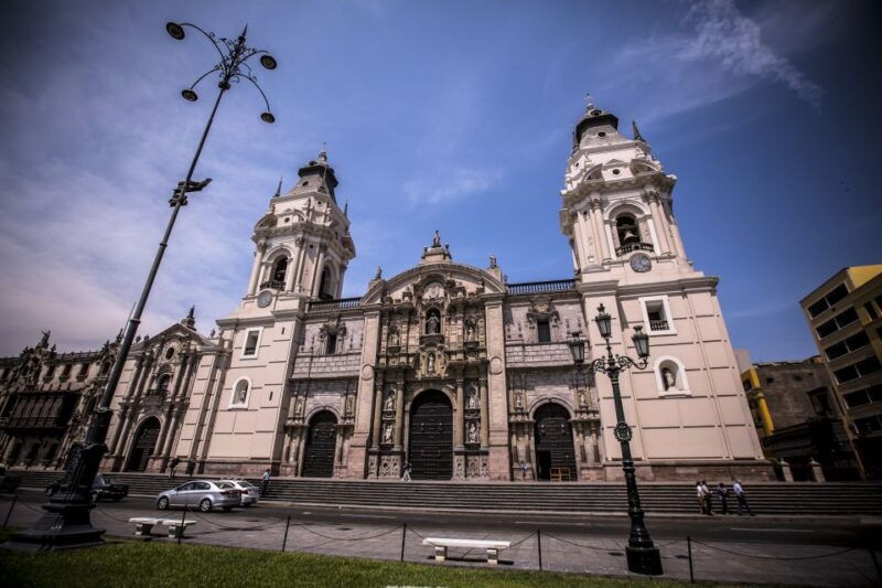 lima-classic-local-market-cordano-tavern-and-cathedral