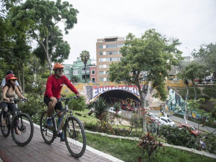 lima-coast-bike-culture-tour-with-a-local