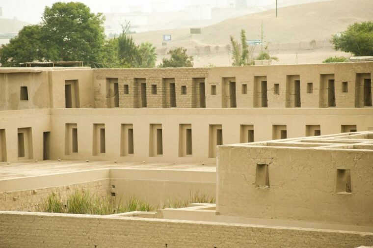 lima-pachacamac-ruins-barranco-half-day-guided-tour