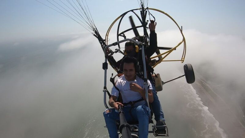 lima-paragliding-flight-over-costa-verde-districts