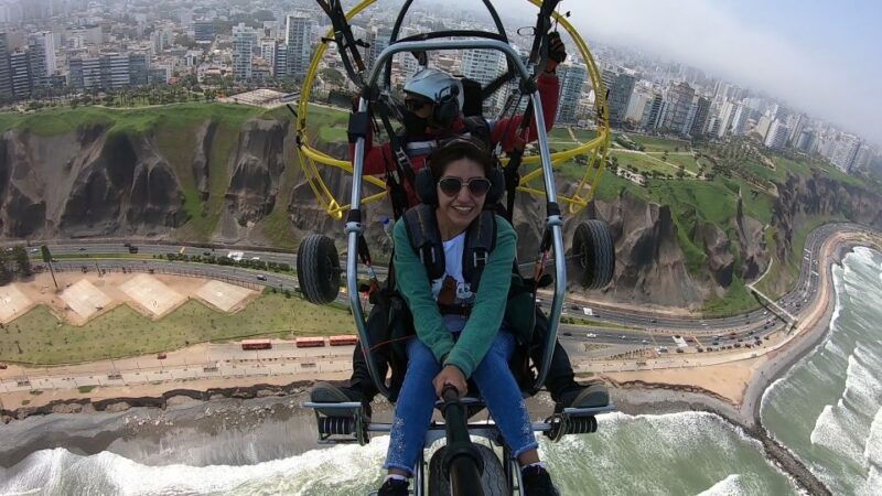 lima-paragliding-flight-over-costa-verde-districts