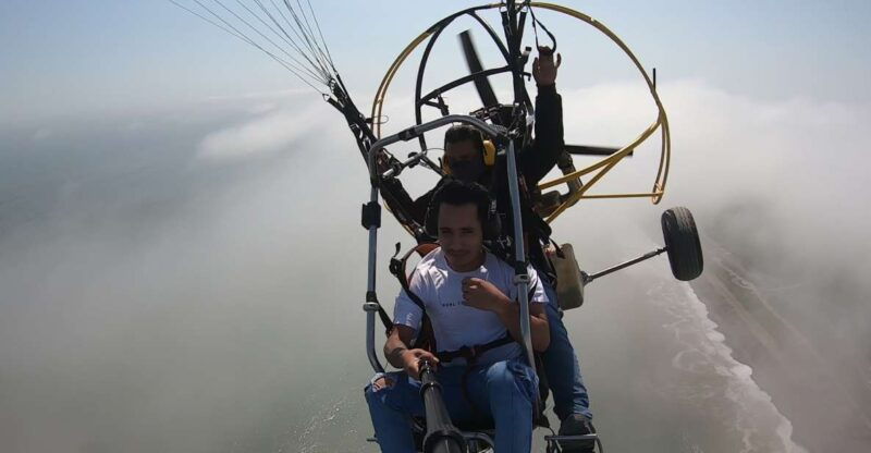 lima-paragliding-flight-over-costa-verde-districts