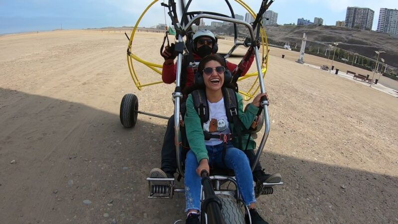 lima-paragliding-flight-over-costa-verde-districts