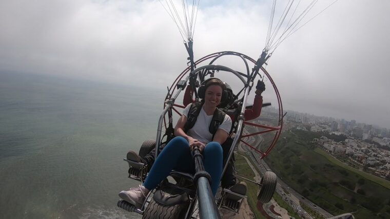 lima-paragliding-flight-over-costa-verde-districts