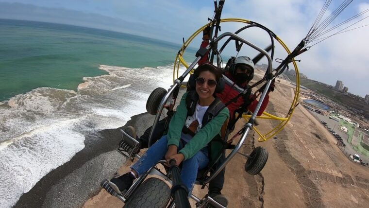lima-paragliding-flight-over-costa-verde-districts