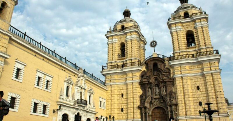 lima-private-tour-cathedral-san-francisco-larco-museum