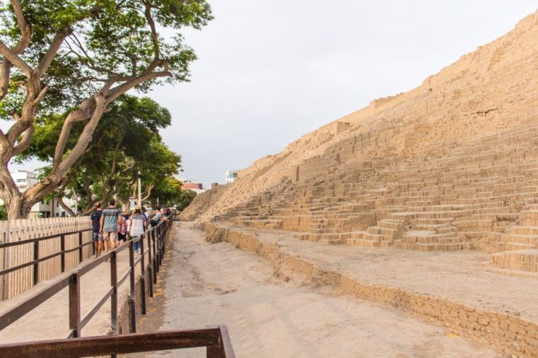 lima-private-tour-to-huaca-pucllana-and-huaca-mateo-salado