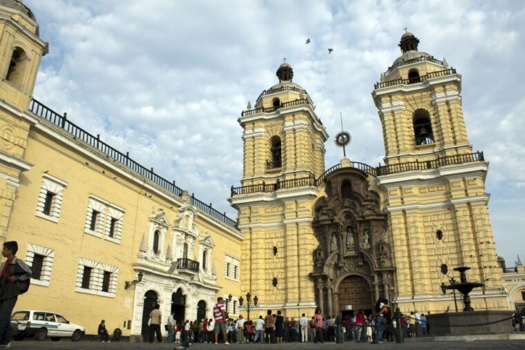 lima-san-francisco-and-huaca-pucllana-half-day-tour