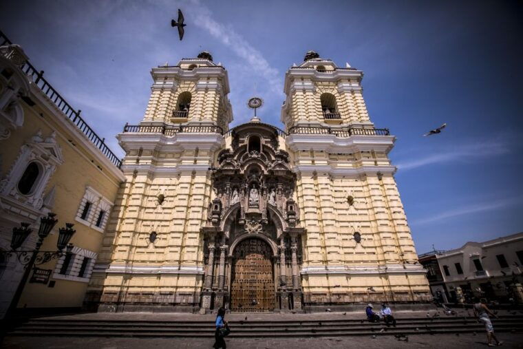 lima-san-francisco-and-huaca-pucllana-half-day-tour