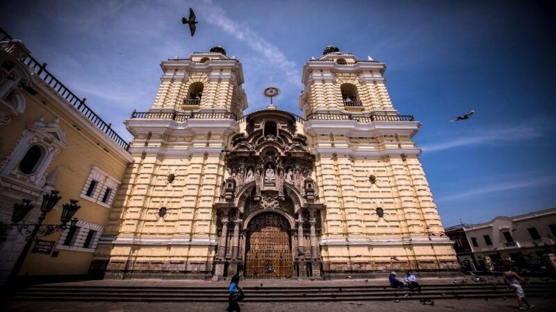 lima-walking-city-tour-and-catacombs