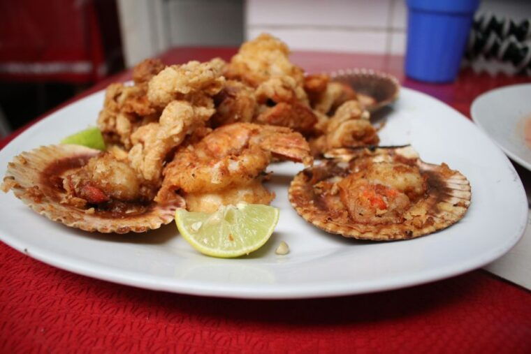 limas-food-tour-through-local-markets-barranco-visit