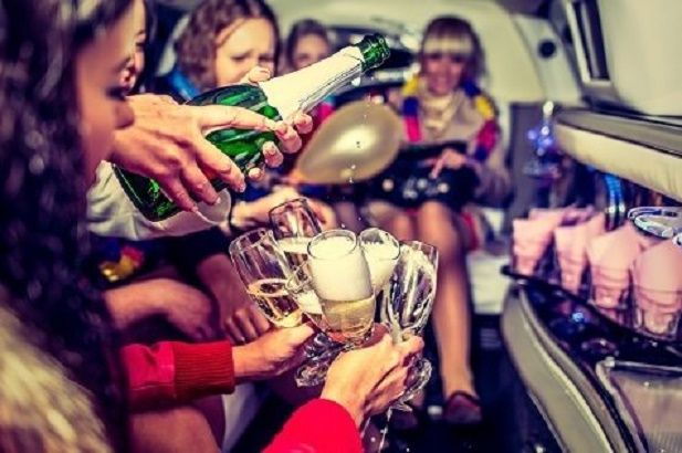 limo-party-tour-in-warsaw-club-package