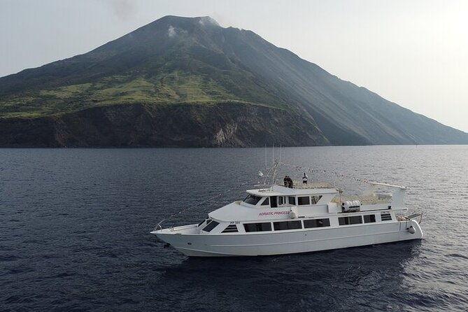 lipari-panarea-stromboli-by-night