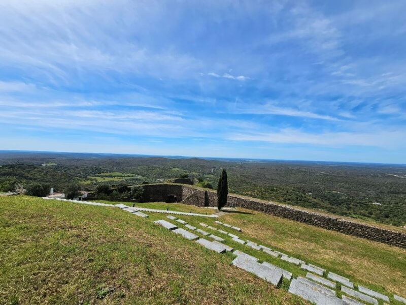 Lisboa: Évora, Cartuxa & Arraiolos Tour with Chapel of Bones - Free time in Évora