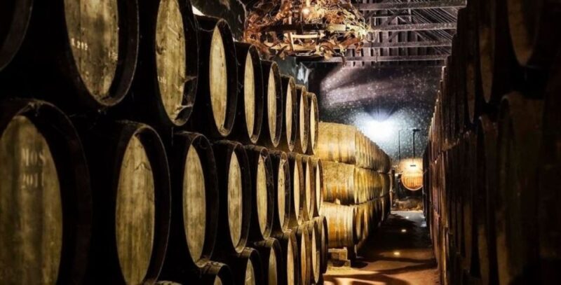 Lisboa: Setúbal, Arrábida & Azeitão Tour, with Wine Tasting! - Azeitão: Cheeses and Local Produce