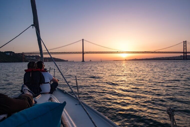 lisbon-1-or-2-hour-cruise-along-the-tagus-river