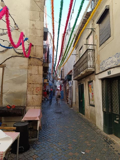 lisbon-2-5-hours-tuk-tuk-tour-in-old-town-and-centre