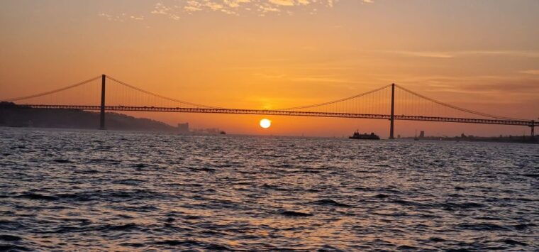 lisbon-2-hour-private-boat-tour-with-6-bottles-of-champagne