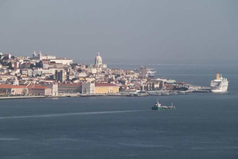 lisbon-2-hour-walking-tour-shore-excursion