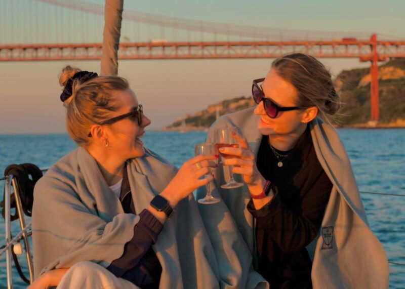 lisbon-2-hours-sailing-day-tour-and-cruise-with-drinks