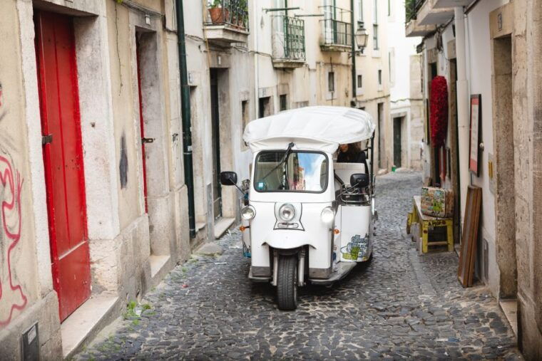 lisbon-2h-old-lisbon-tuk-tuk-tour
