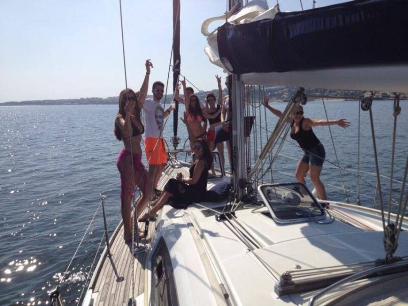 lisbon-2h-private-tour-by-sailboat-sail-or-power-catamaran